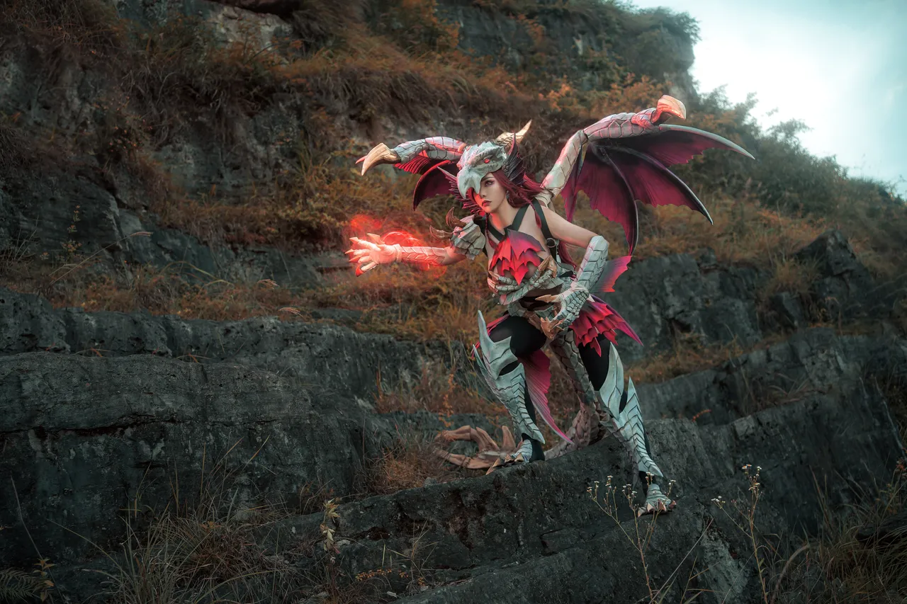 Nekokoyoshi (爆机少女喵小吉) cosplay Dawn Jue Silver Dragon - Monster Hunter Rise-erohere6.webp